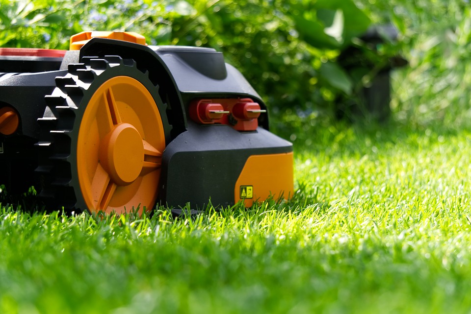 Mowing Lawn and Lawn Care in Extreme Heat
